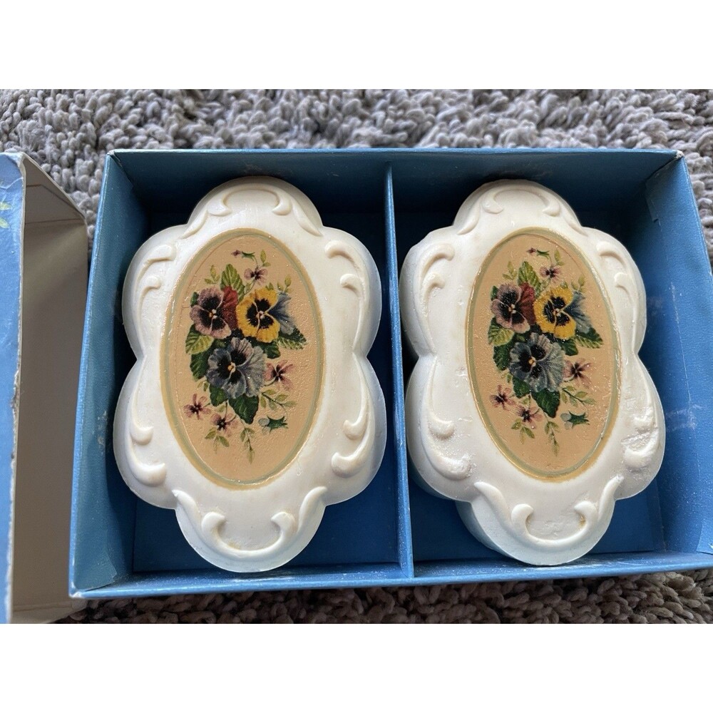 Vintage Avon Bouquet of Pansies Special Occasion Soaps